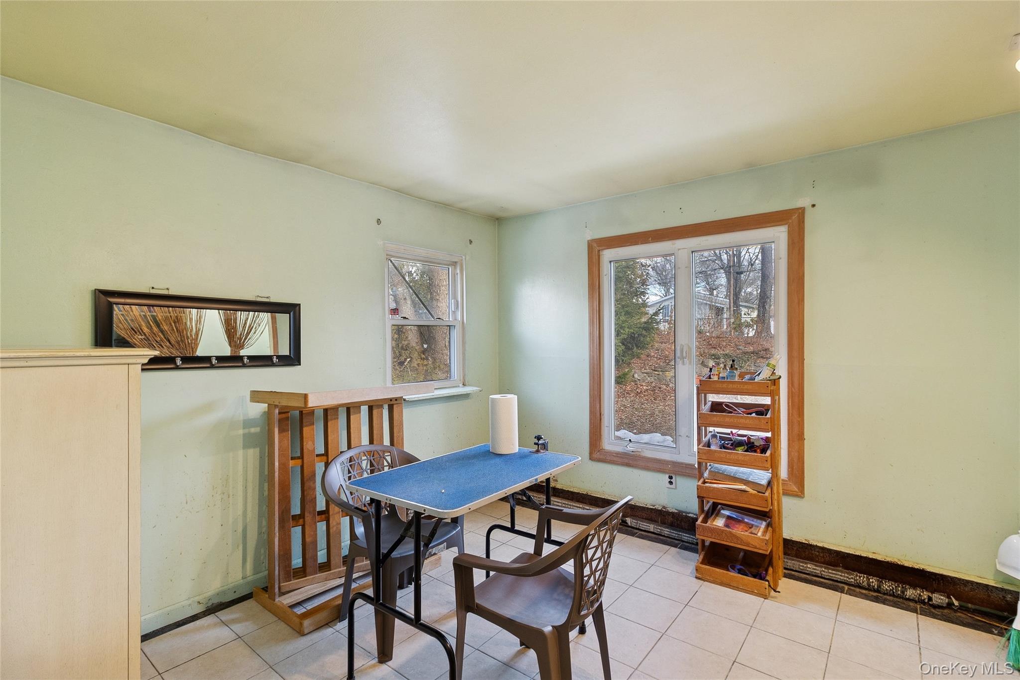 361 Decatur Avenue Shirley, NY 11967 - Photo 16 of 33 Dining area