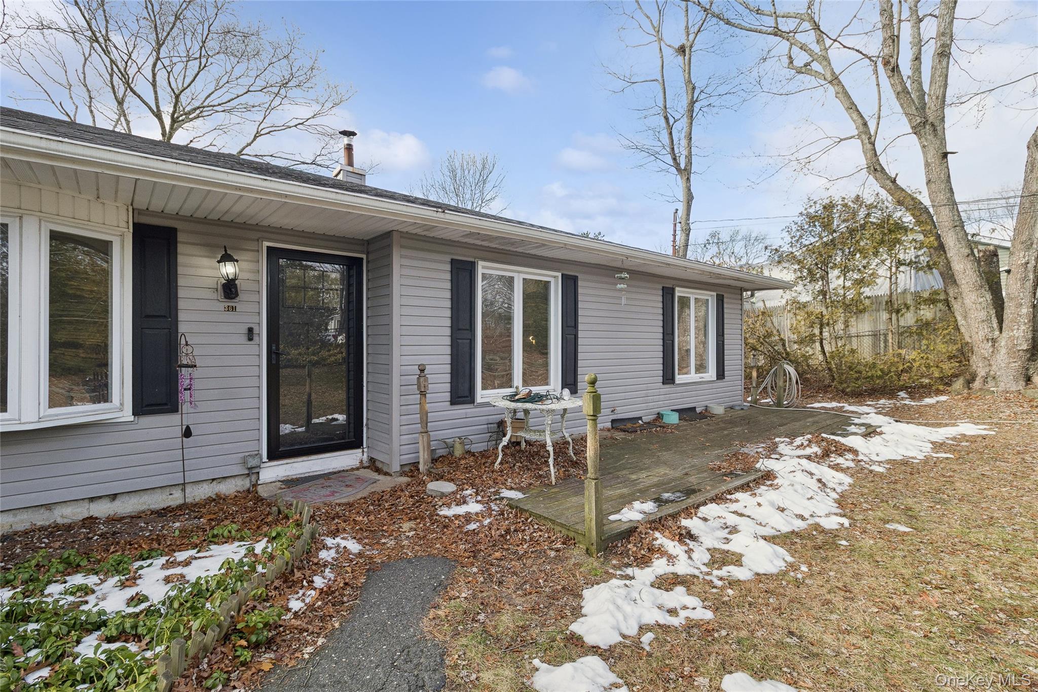 361 Decatur Avenue Shirley, NY 11967 - Photo 5 of 33 Doorway to property