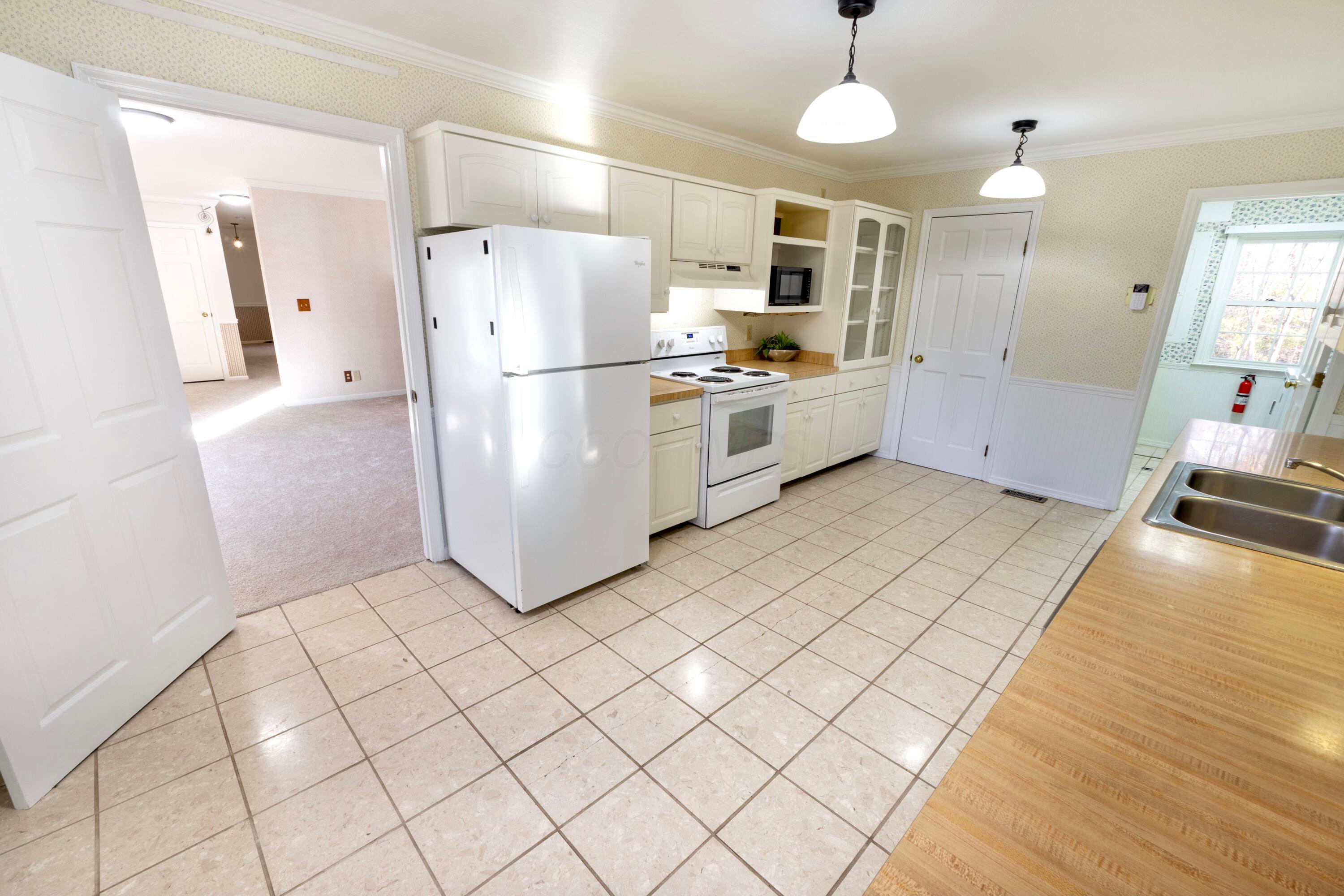 3880 Fry Road Ostrander, OH 43061 - Photo 18 of 82 Bright country kitchen.