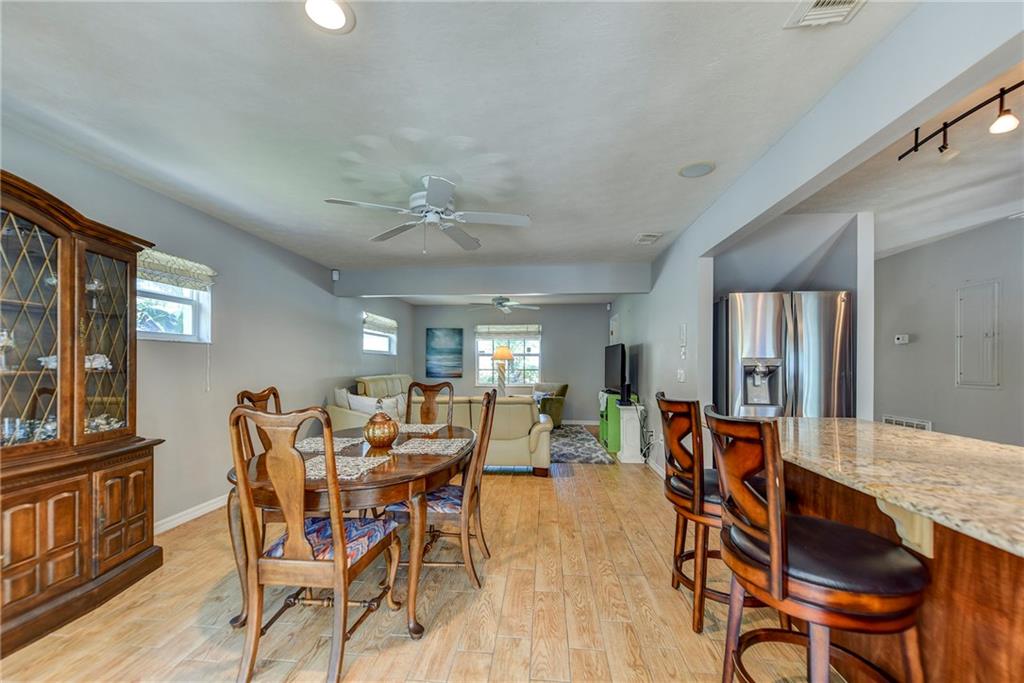 1034 Southeast Riverside Drive Stuart, FL 34996 - Photo 11 of 36 Gallery Image 11