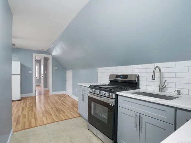 $1,600 | 90 Amsterdam Avenue, Unit 2, Bridgeport, CT 06606