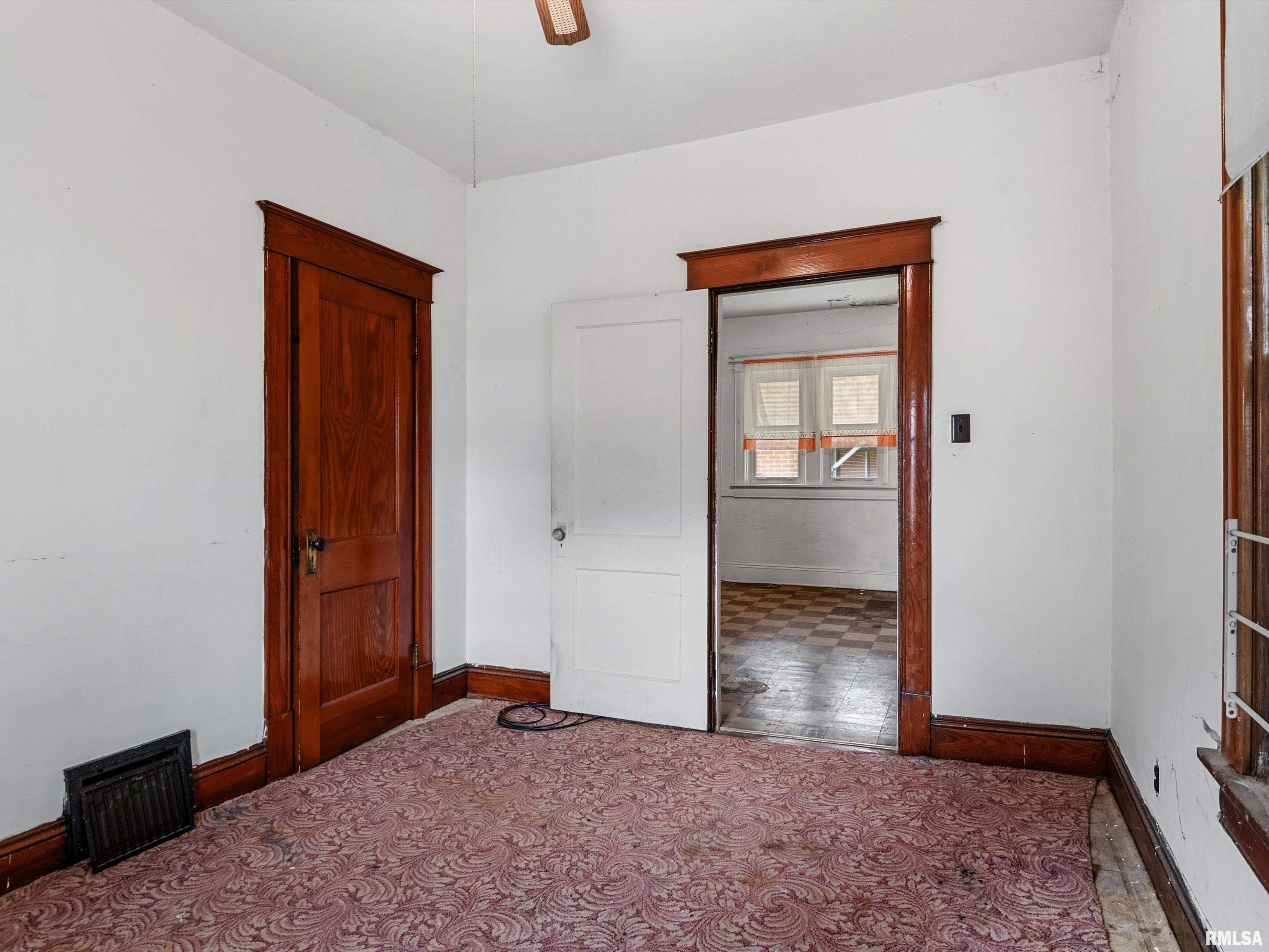 621 Wood Avenue Springfield, IL 62702 - Photo 11 of 21