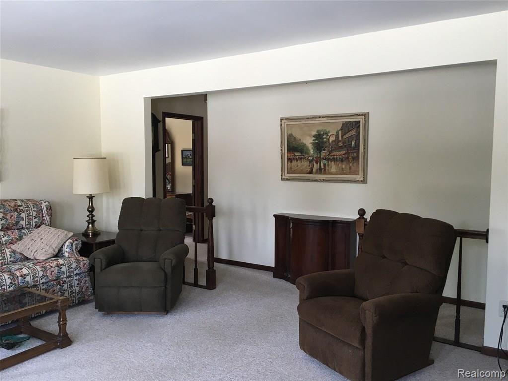 7975 Antcliff Road Howell, MI 48855 - Photo 9 of 21 Living room