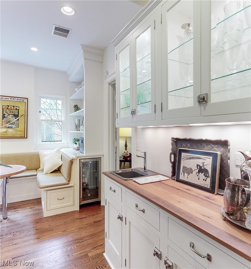 2854 East Overlook Road Cleveland, OH 44118 - Photo 8 of 35 Gallery Image 8