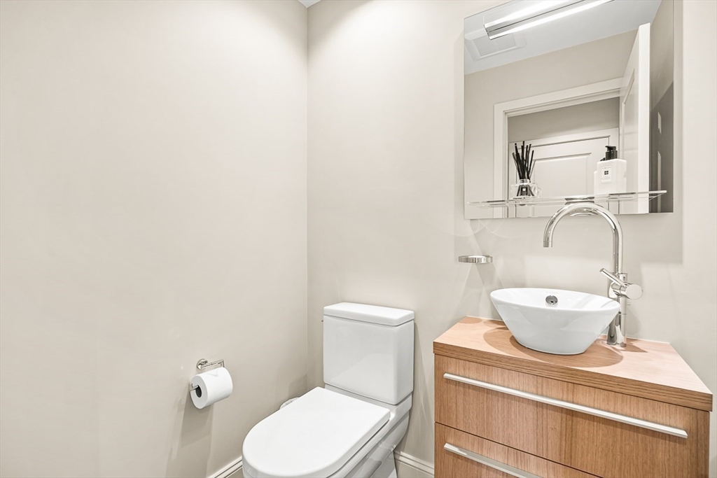 7 Wainwright Road, Unit 113 Winchester, MA 01890 - Photo 17 of 42
