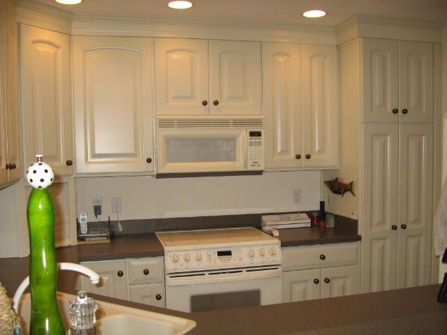 835 Gangplank Road, Unit 117 Moneta, VA 24121 - Photo 6 of 11 a kitchen with granite countertop white cabinets and white appliances