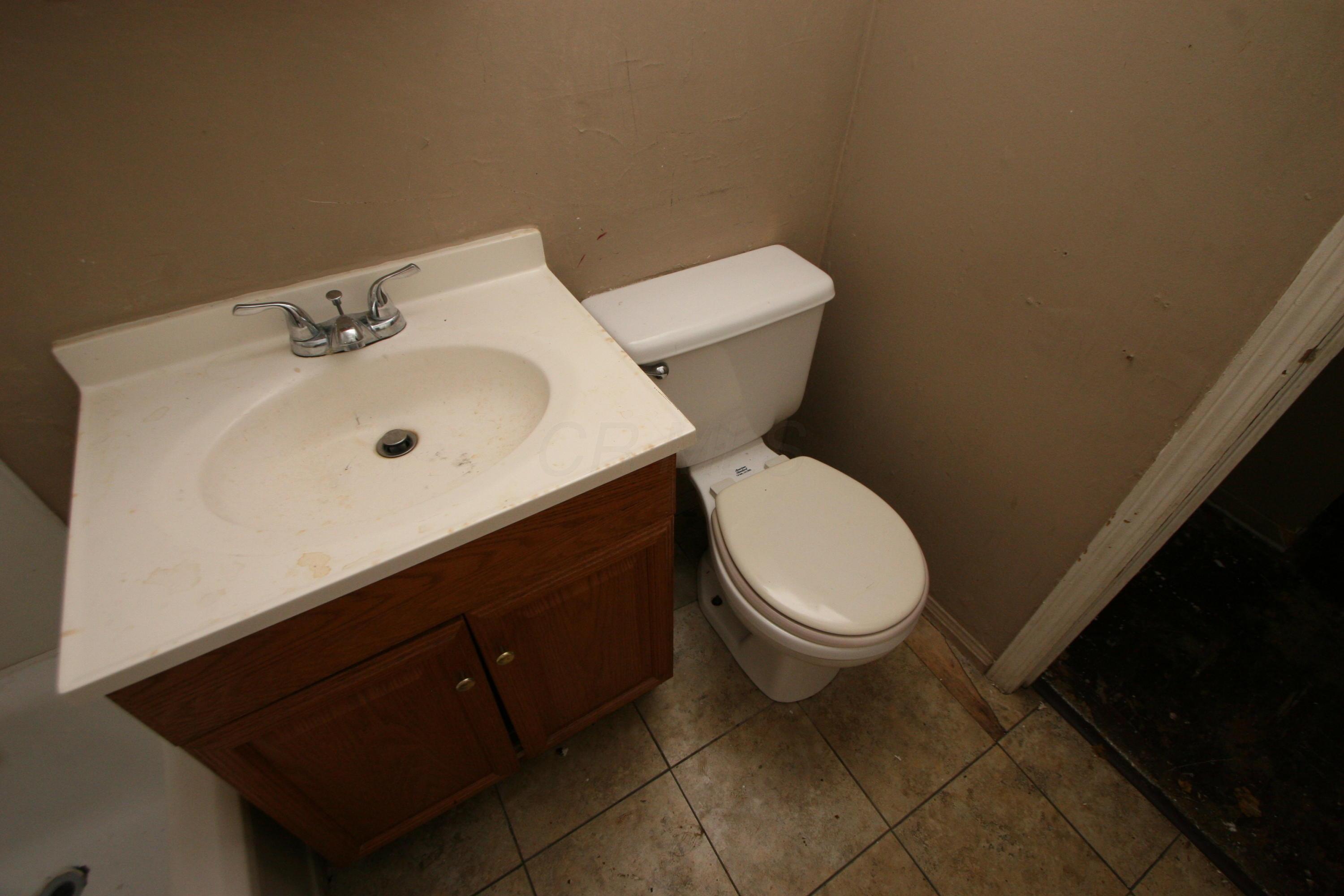 662-664 South Hamilton Road Whitehall, OH 43213 - Photo 6 of 26
