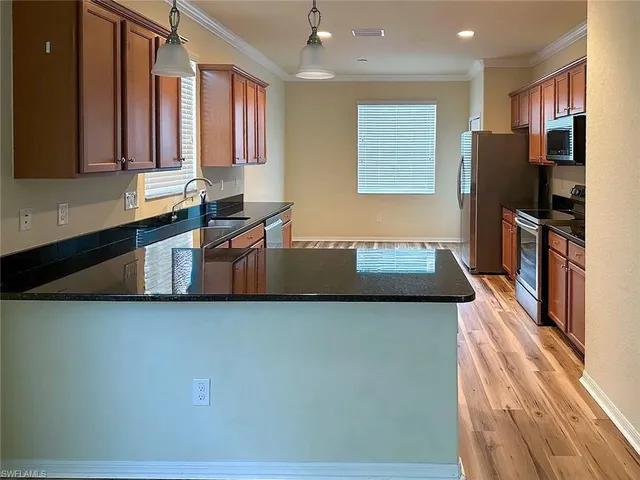 $3,000 | 2350 Heydon Circle East, Naples, FL 34120