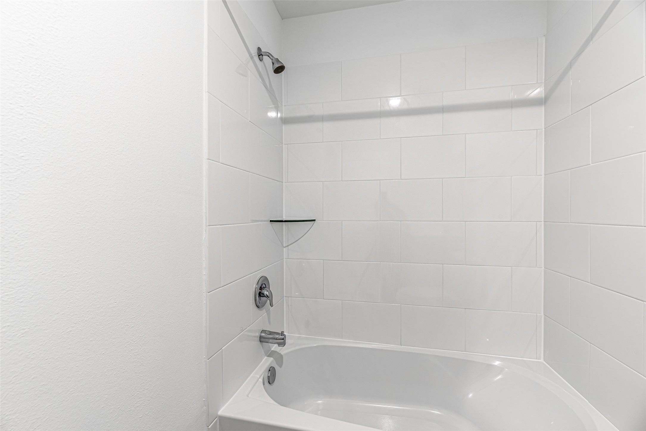 23422 Wagon Cart Road Hockley, TX 77447 - Photo 22 of 28 a close view of a bathtub in bathroom