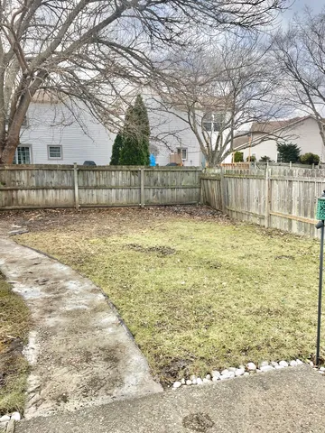 $349,900 | 1122 Bradbury Circle, Carol Stream, IL 60188