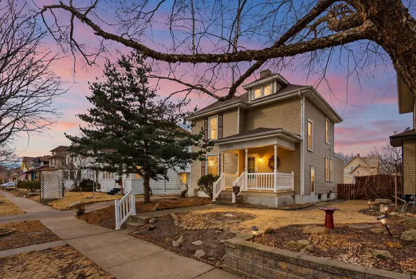 $129,900 | 2011 15th Street, Moline, IL 61265