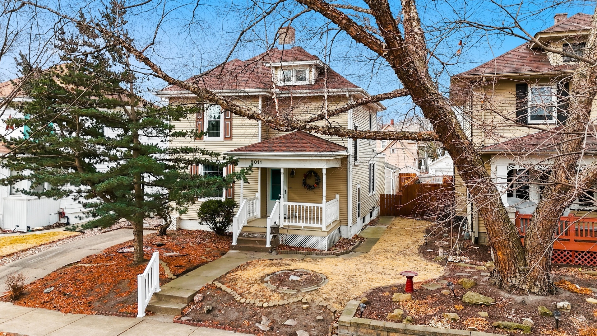 2011 15th Street Moline, IL 61265 - Photo 3 of 36