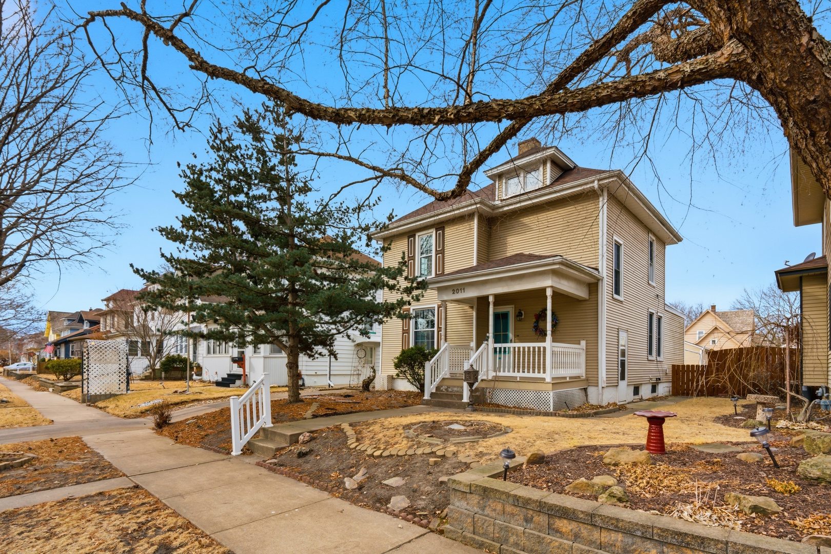 2011 15th Street Moline, IL 61265 - Photo 4 of 36