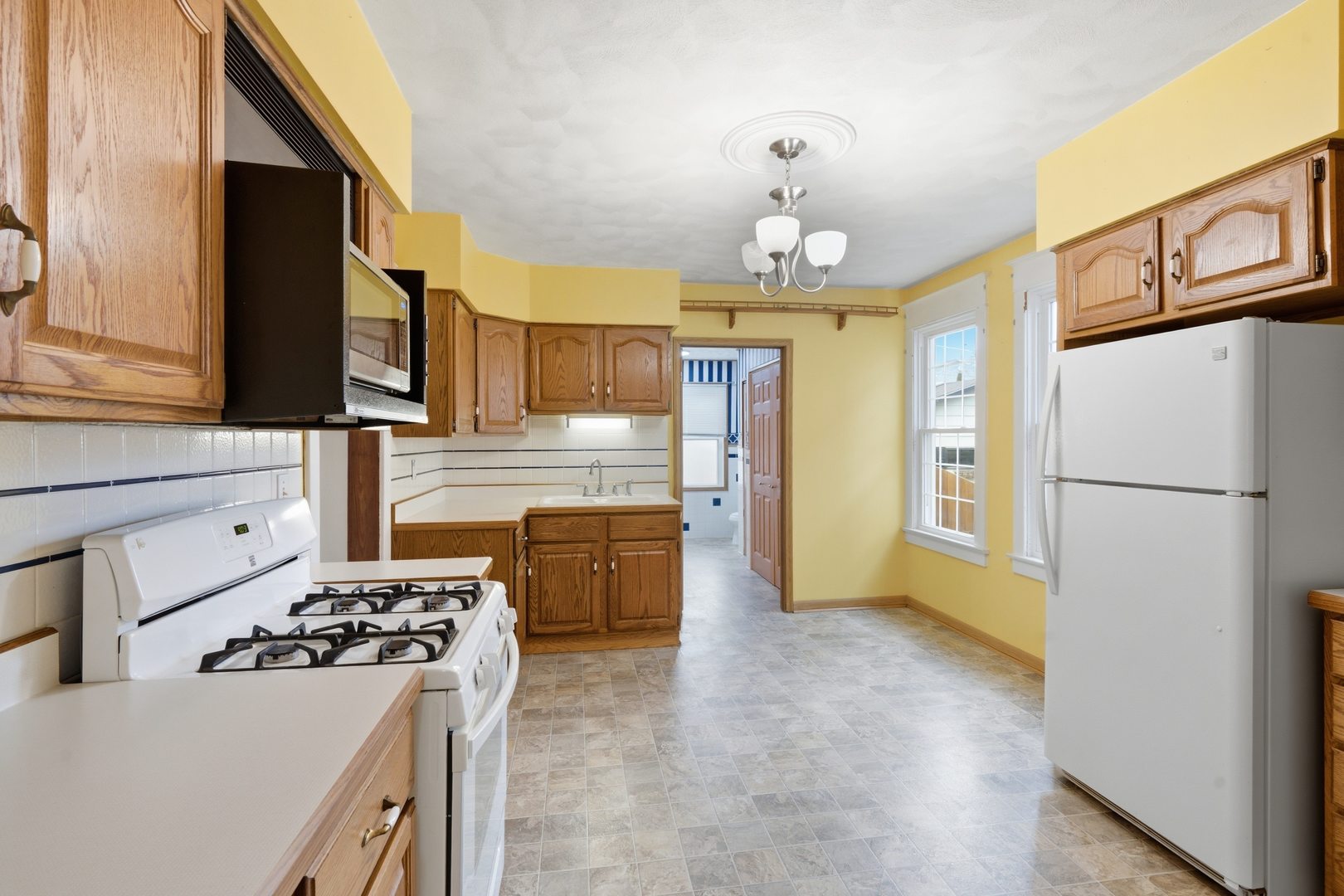 2011 15th Street Moline, IL 61265 - Photo 6 of 36