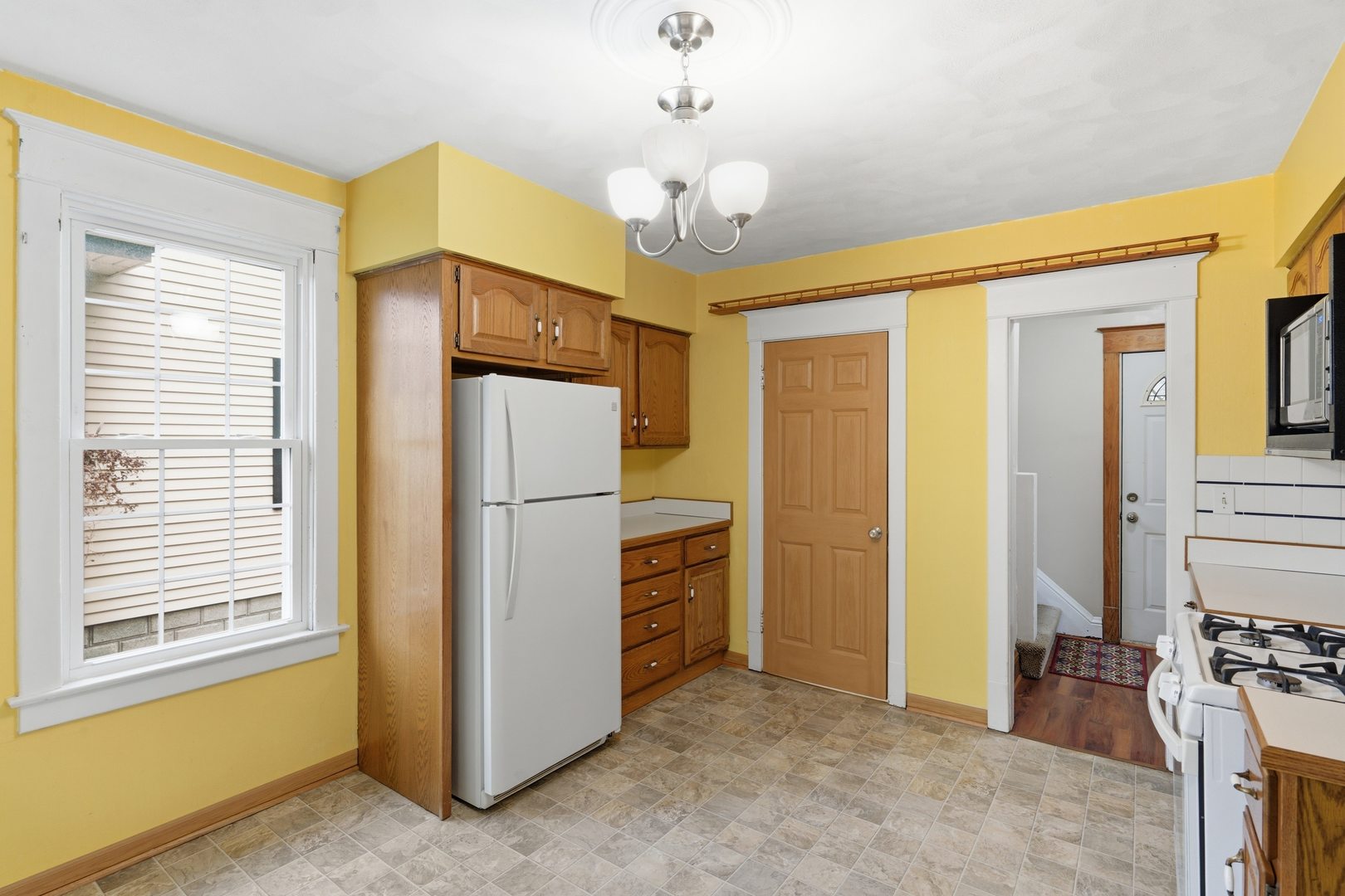 2011 15th Street Moline, IL 61265 - Photo 8 of 36