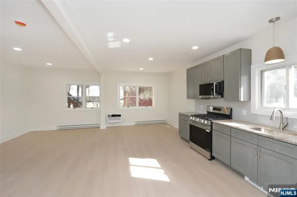 $2,300 | 255 Rea Avenue, Hawthorne, NJ 07506