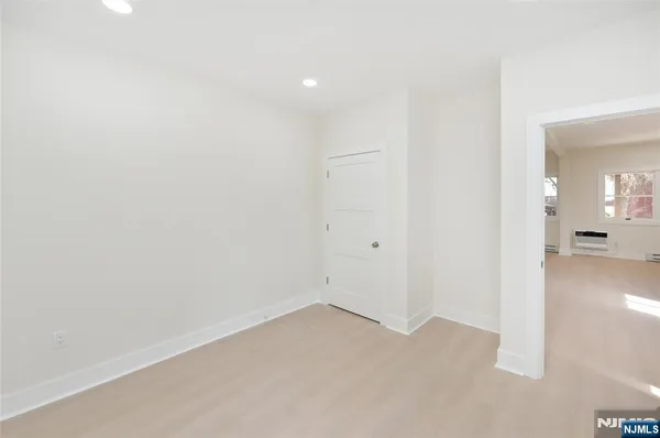 $2,300 | 255 Rea Avenue, Hawthorne, NJ 07506