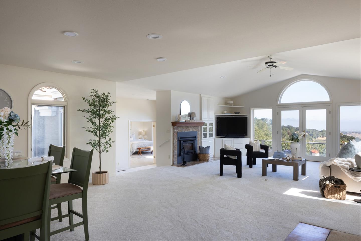 11827 Saddle Road Monterey, CA 93940 - Photo 7 of 34