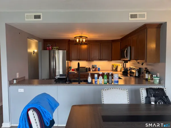 $2,600 | 3250 Fairfield Avenue, Unit 211, Bridgeport, CT 06605
