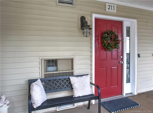 $2,600 | 3250 Fairfield Avenue, Unit 211, Bridgeport, CT 06605