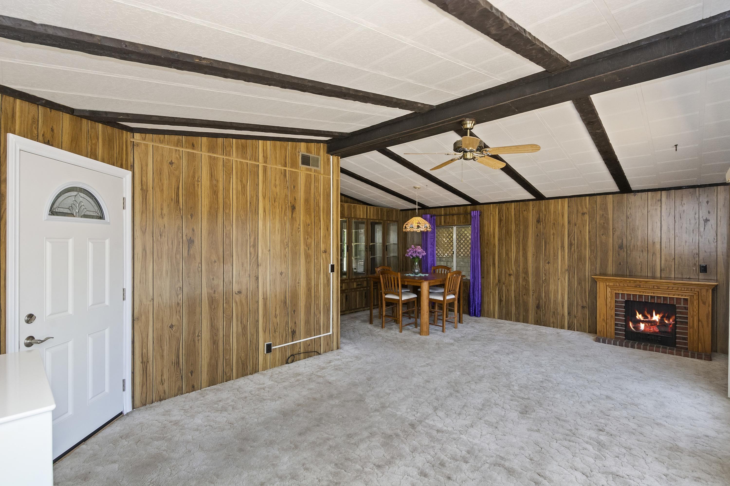 151 Capri Street Rancho Mirage, CA 92270 - Photo 4 of 32 Living Room