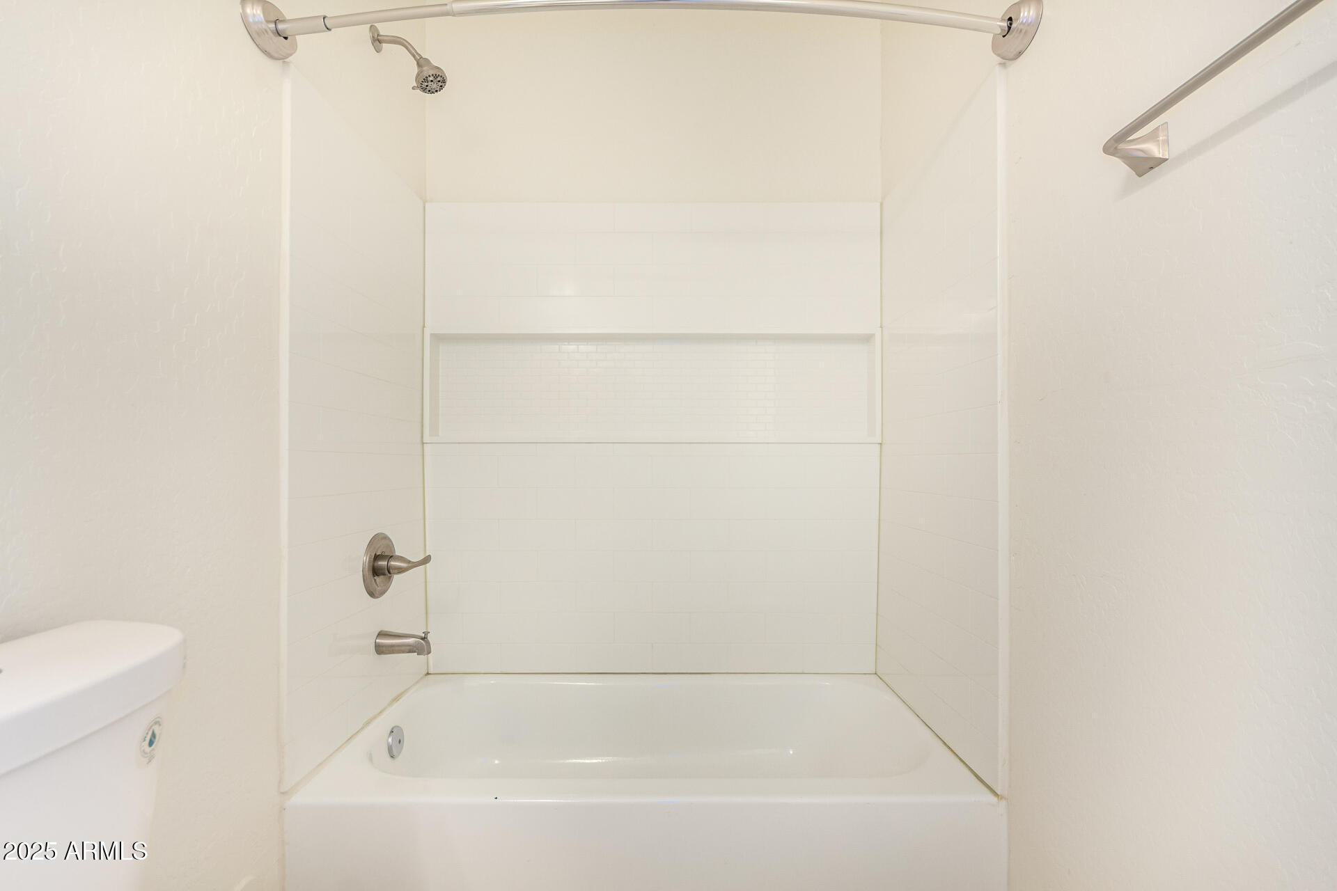 2746 West Pima Street, Unit 2 Phoenix, AZ 85009 - Photo 15 of 25 a bathroom with a bathtub