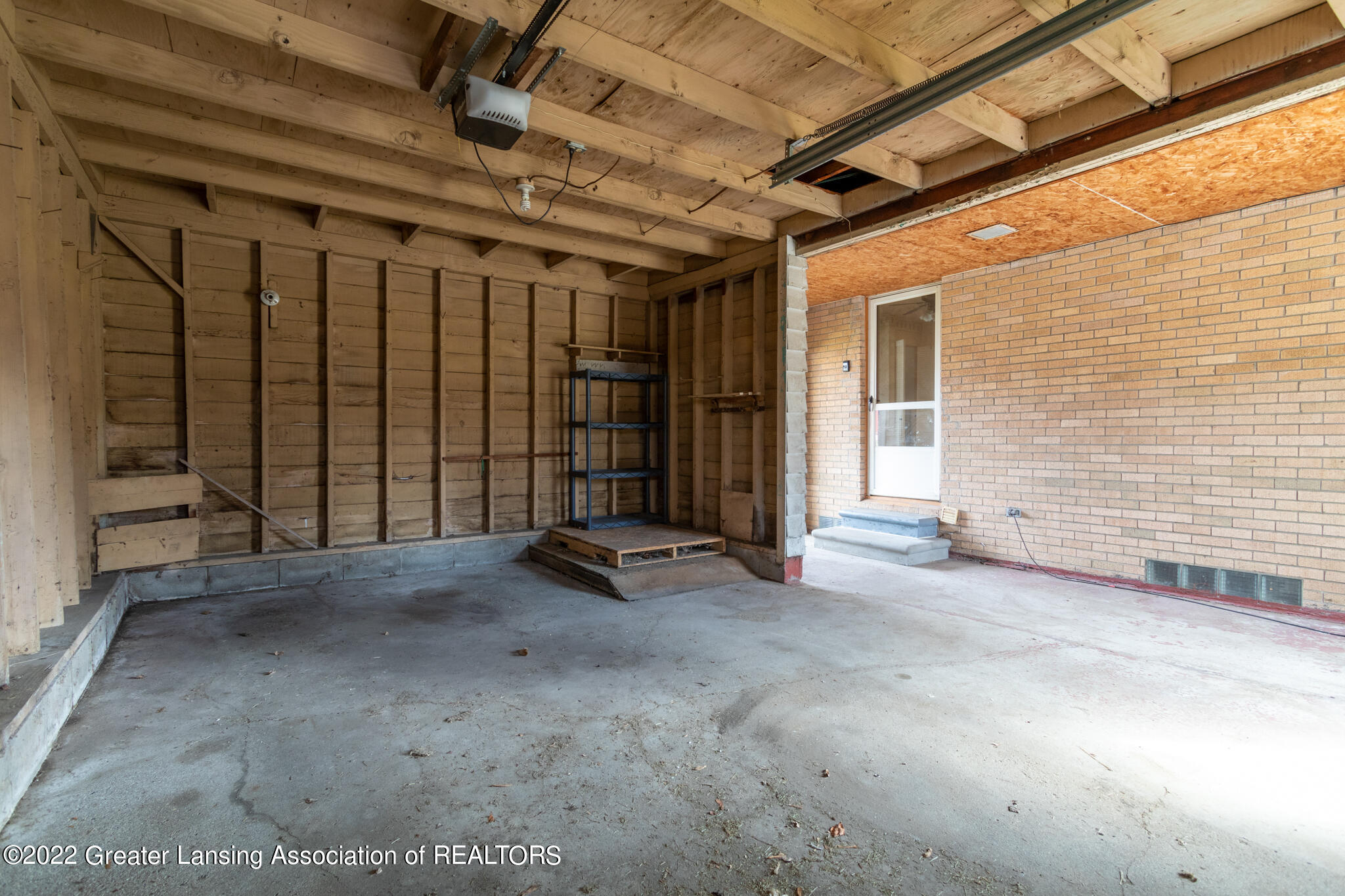 2712 Fairfax Road Lansing, MI 48910 - Photo 24 of 27 garage 2