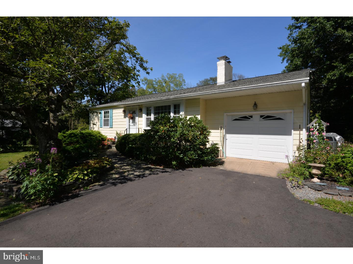 4722 Smith Road Furlong, PA 18925 - Photo 2 of 24 Garage