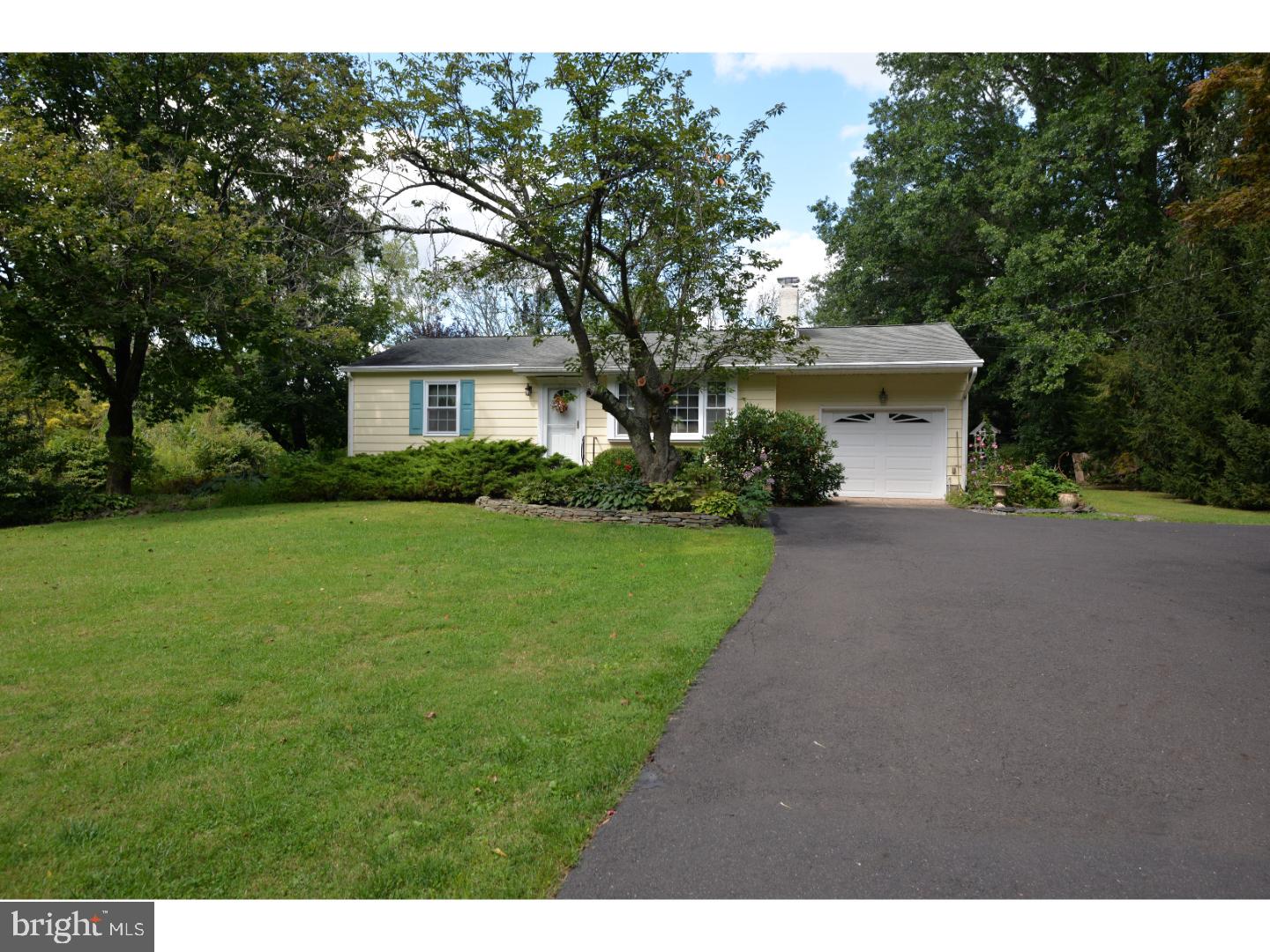 4722 Smith Road Furlong, PA 18925 - Photo 3 of 24 Driveway