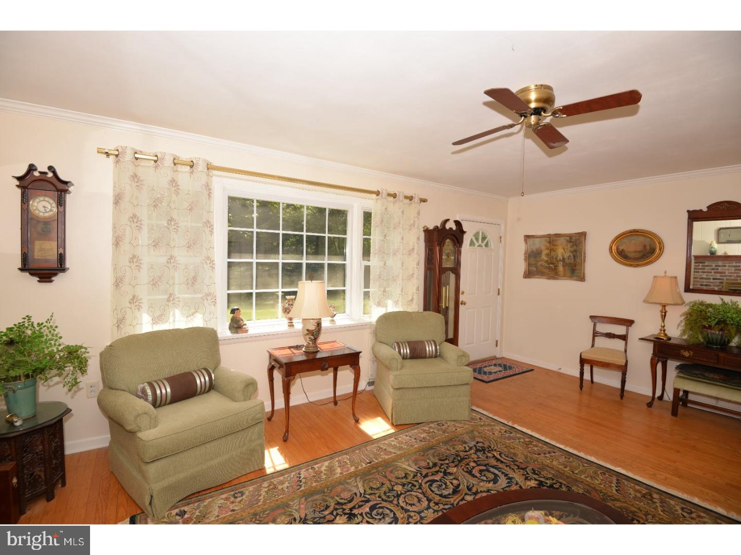 4722 Smith Road Furlong, PA 18925 - Photo 9 of 24 Living Room