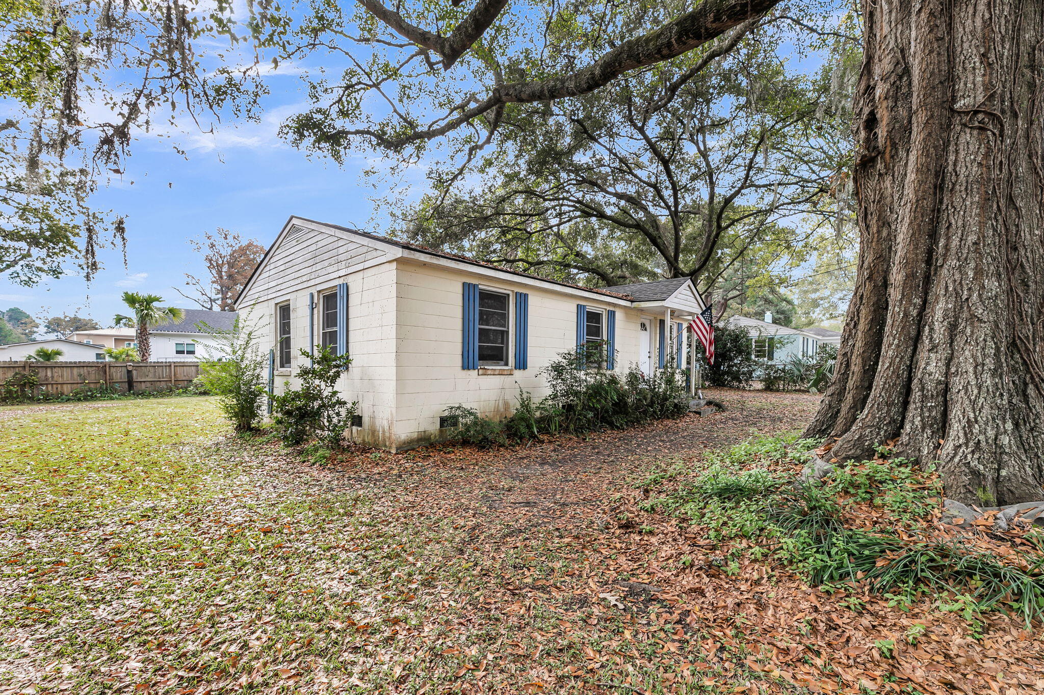 1849 Dogwood Road Charleston, SC 29414 - Photo 18 of 23 1849 Dogwood Road