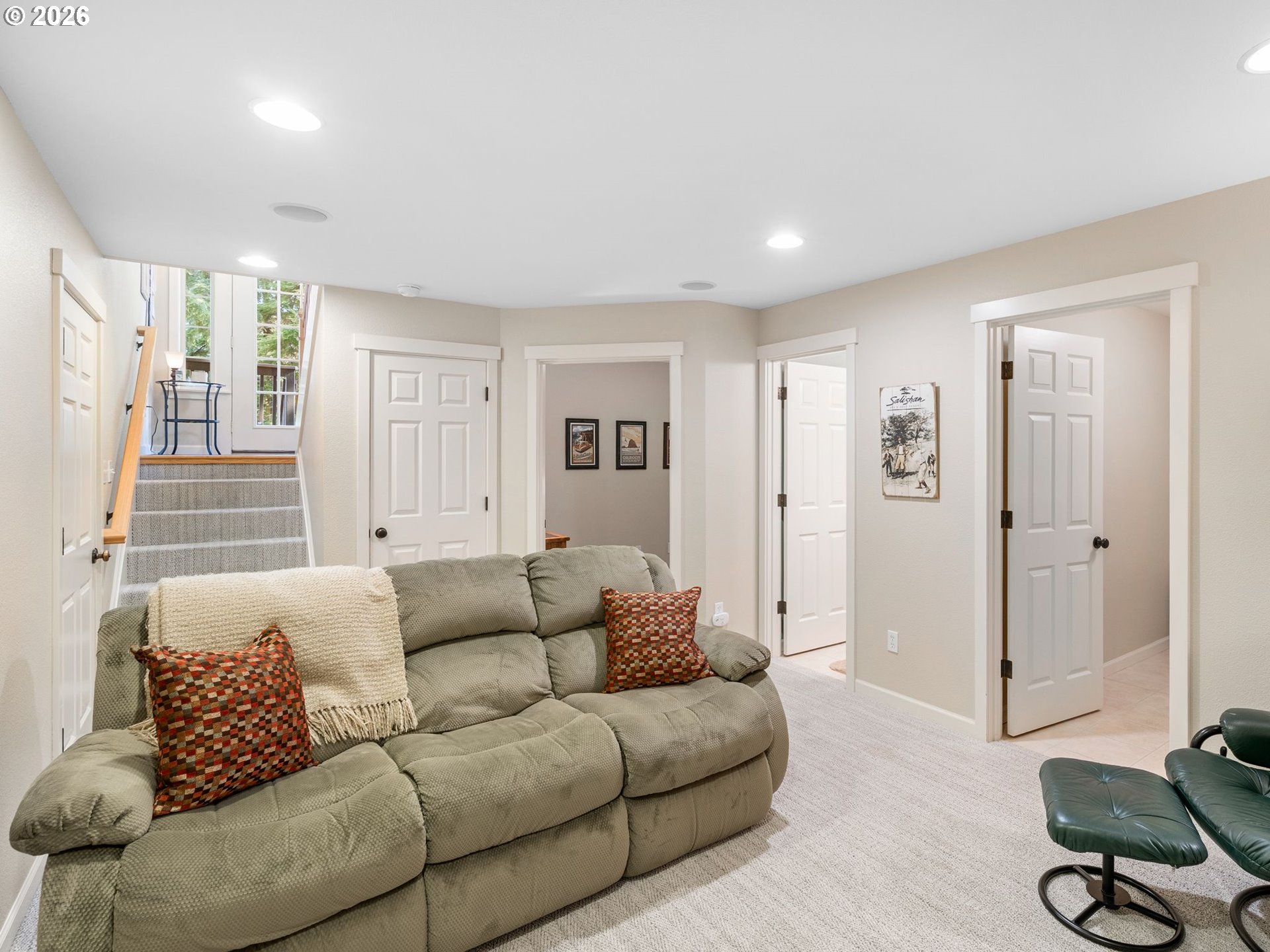 10 Big Tree Road Gleneden Beach, OR 97388 - Photo 26 of 48 a living room with furniture and a window