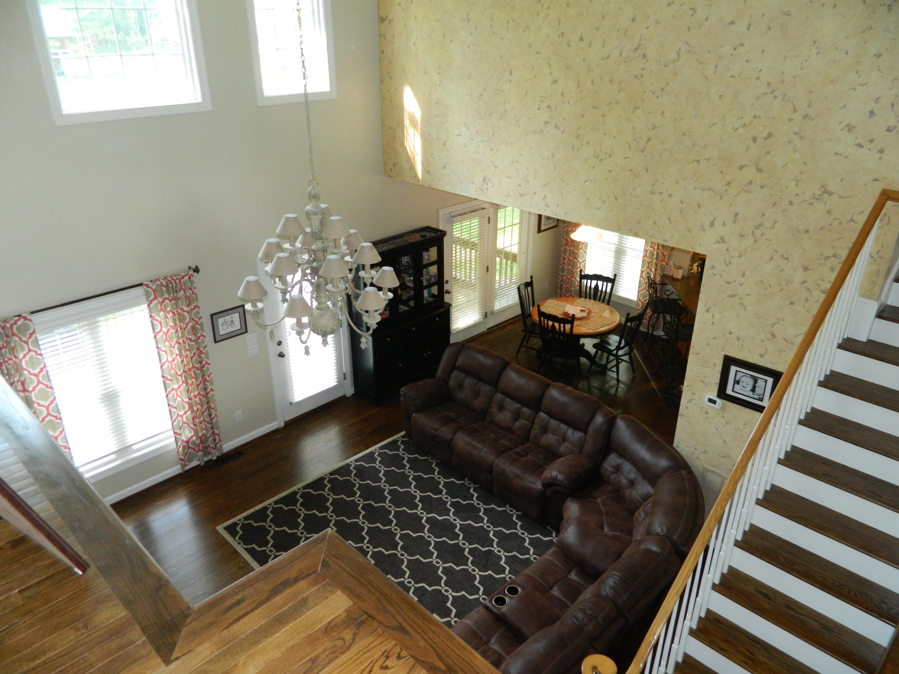 75 Cobblestone Drive Blue Ridge, VA 24064 - Photo 5 of 60 a living room with furniture