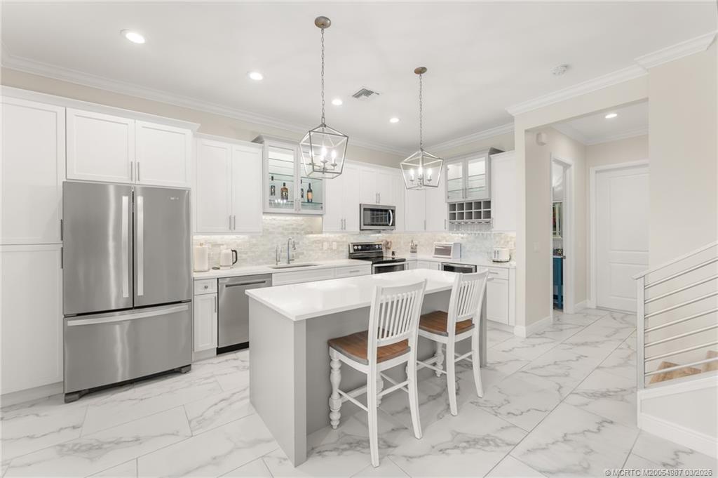 517 Southwest Ocean Boulevard Stuart, FL 34994 - Photo 11 of 45 Breakfast island