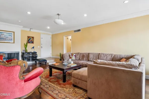 $515,000 | 125 South Sierra Madre Boulevard, Unit 304, Pasadena, CA 91107