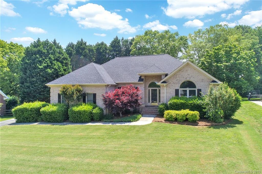 715 Beacon Knoll Lane Fort Mill, SC 29708 - Photo 1 of 33 Gallery Image 1