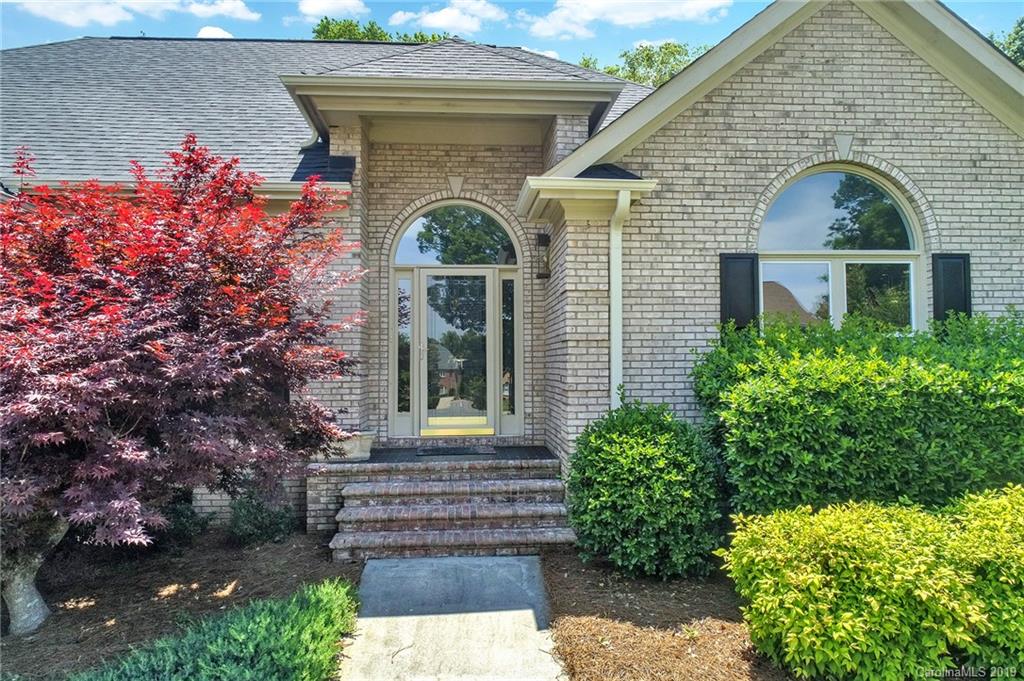 715 Beacon Knoll Lane Fort Mill, SC 29708 - Photo 2 of 33 Gallery Image 2