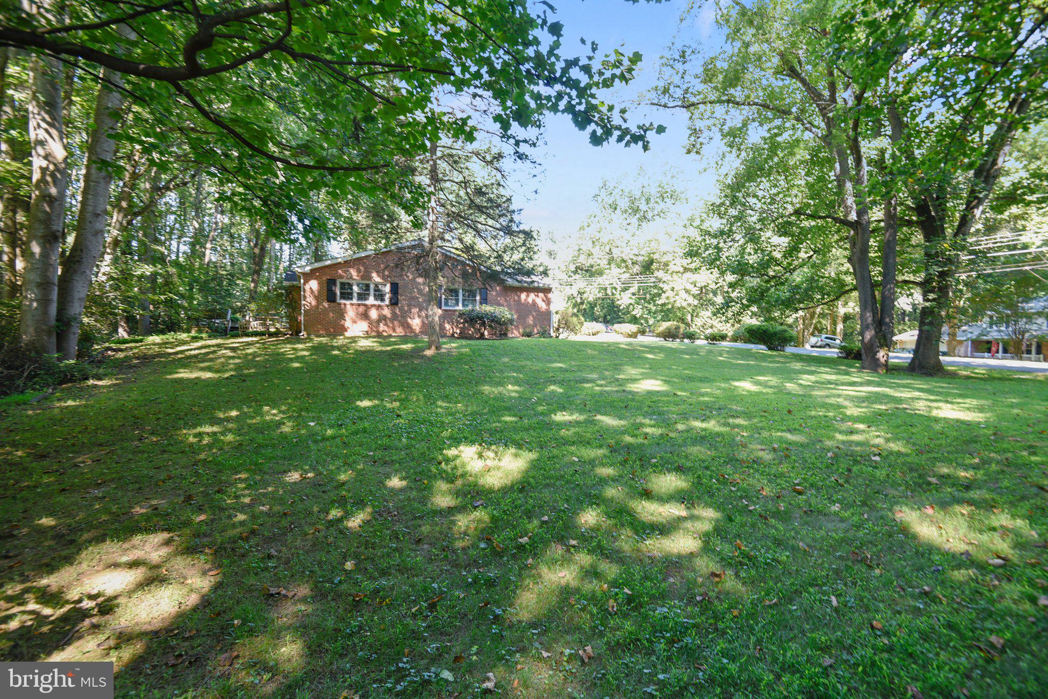 2025 Post Road Vienna, VA 22181 - Photo 5 of 24 Side Yard