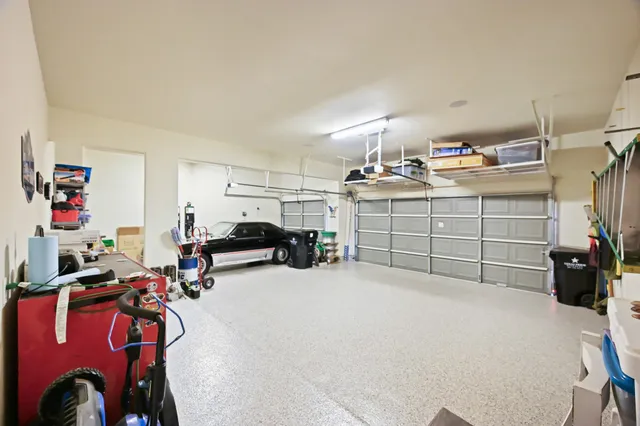 a view of front of a house with a yard