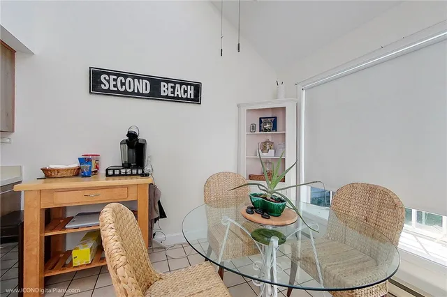 $2,600 | 521 Corey Lane, Middletown, RI 02842