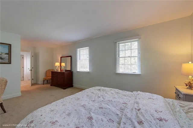 $2,600 | 521 Corey Lane, Middletown, RI 02842