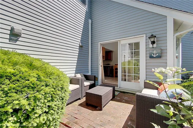 $2,600 | 521 Corey Lane, Middletown, RI 02842