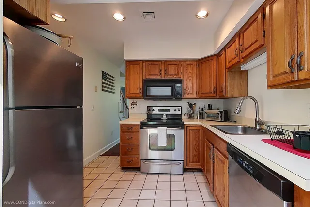 $2,600 | 521 Corey Lane, Middletown, RI 02842