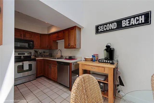 $2,600 | 521 Corey Lane, Middletown, RI 02842