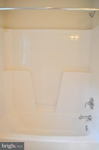 2220 Partlow Road Beaverdam, VA 23015 - Photo 3 of 24 a bathroom with a bathtub