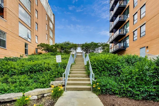 $370,000 | 1720 Oak Avenue, Unit 501, Evanston, IL 60201