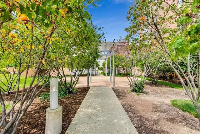 $370,000 | 1720 Oak Avenue, Unit 501, Evanston, IL 60201