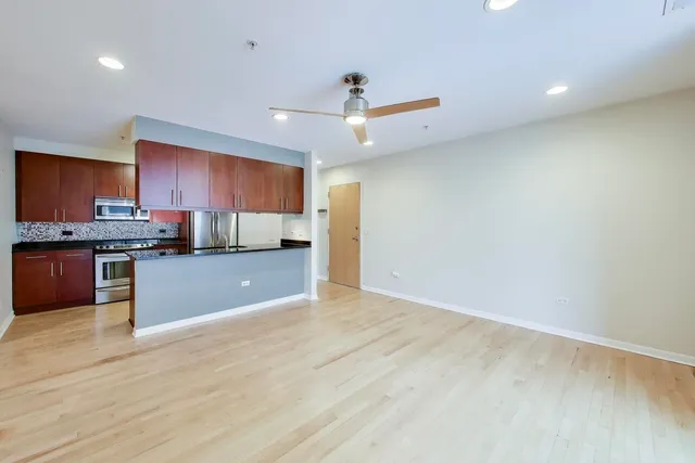 $370,000 | 1720 Oak Avenue, Unit 501, Evanston, IL 60201