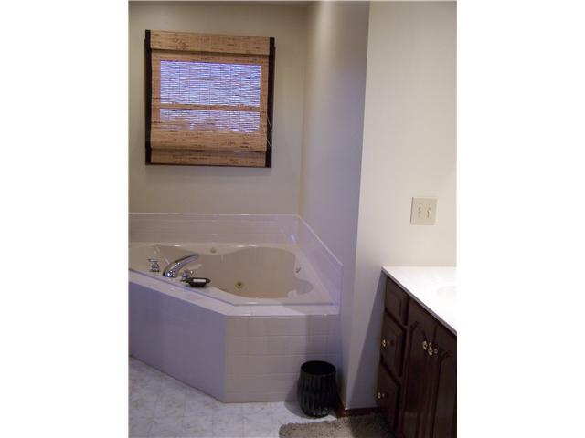 7545 Knapp Road Indianapolis, IN 46259 - Photo 8 of 11 Gallery Image 8