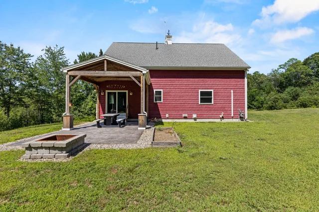 $975,000 | 8 Summer Way, Cumberland Center, ME 04021